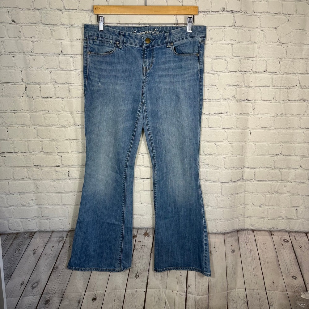 American Eagle Realβ Flare Jeans Womens 10 Medium Wash Low Rise Denim Pants